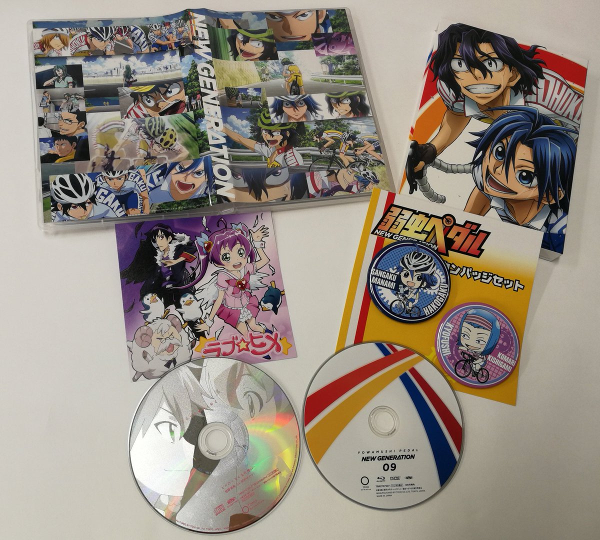 Toho Animation Store على تويتر 弱虫ペダル New Generation 本日 Dvdのvol 9 が発売 遂に最終巻 山岳賞を競う手嶋vs真波の勝敗の行方は ジャケットイラストの2人の笑顔もステキです Tas限定版缶バッジは 真波 岸神 の2人 全巻購入特典 サコッシュ