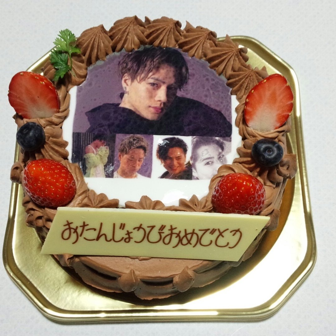 かこ 地元のお友達が かなり遅くなったけど と準備してくれたケーキ っ W C タカヒロのお誕生日に臣くんケーキで若干違和感がありつつも その気持ちが嬉しかった W 水戸市 マリアヴェルト 写真ケーキ 臣くん 登坂広臣