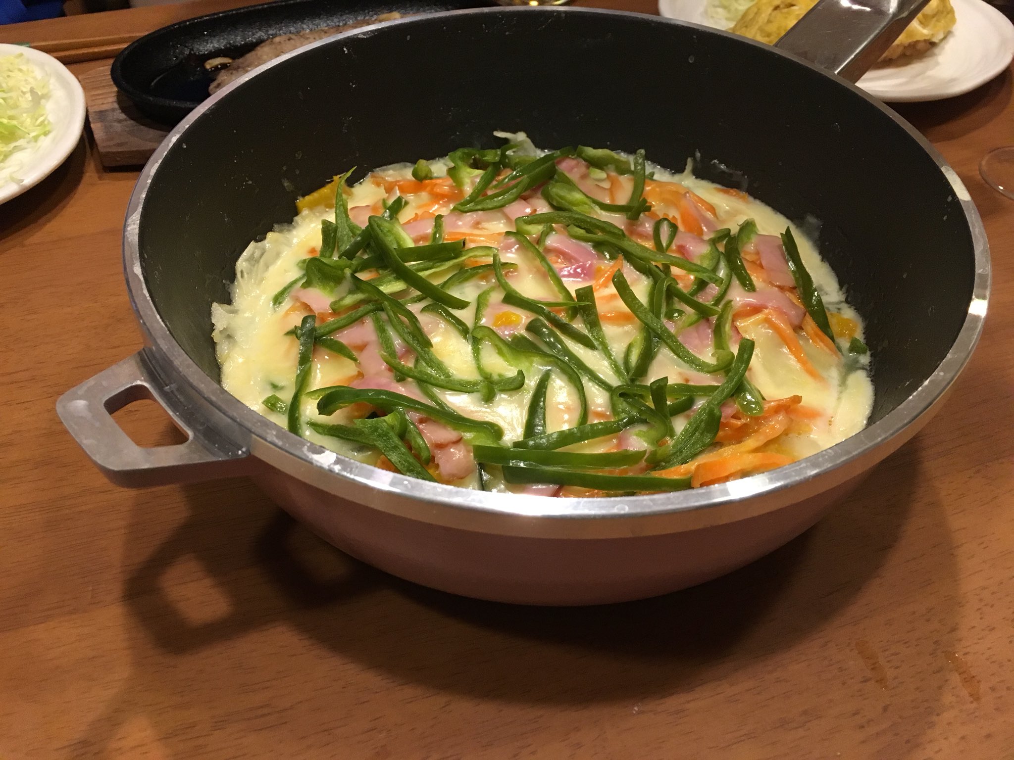 りす ピンクオールパンさん 初仕事はケーキのスポンジとかぼちゃとじゃがいものチーズ焼き スポンジはパンケーキの素を使ったので 膨らまず 巨大なパンケーキに 笑 レシピどおりにしないとダメね アサヒ軽金属 オール