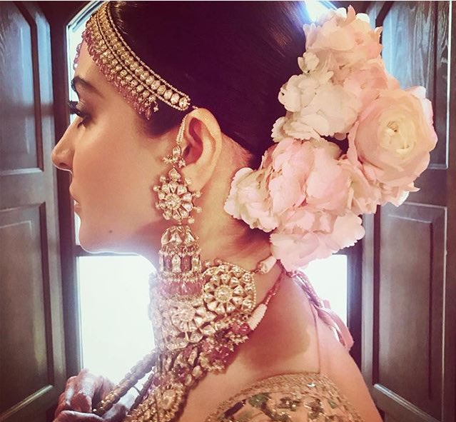Puneet B Saini (@puneetbsaini) on Twitter photo ♥️♥️♥️
<a href="/georgiougabriel/">Gabriel Georgiou</a> using. The look! <a href="/anushkasharma/">Anushka Sharma</a> #behindthescenes #profile #profilepic #gettingready #flowers #indianwedding #indianjewellery #makeup <a href="/puneetbsaini/">Puneet B Saini</a> #celebrityhairstylist #hairstylist #hair #animacreatives ♥️♥️♥️
<a href="/georgiougabriel/">Gabriel Georgiou</a> using. The look! <a href="/anushkasharma/">Anushka Sharma</a> #behindthescenes #profile #profilepic #gettingready #flowers #indianwedding #indianjewellery #makeup <a href="/puneetbsaini/">Puneet B Saini</a> #celebrityhairstylist #hairstylist #hair #animacreatives