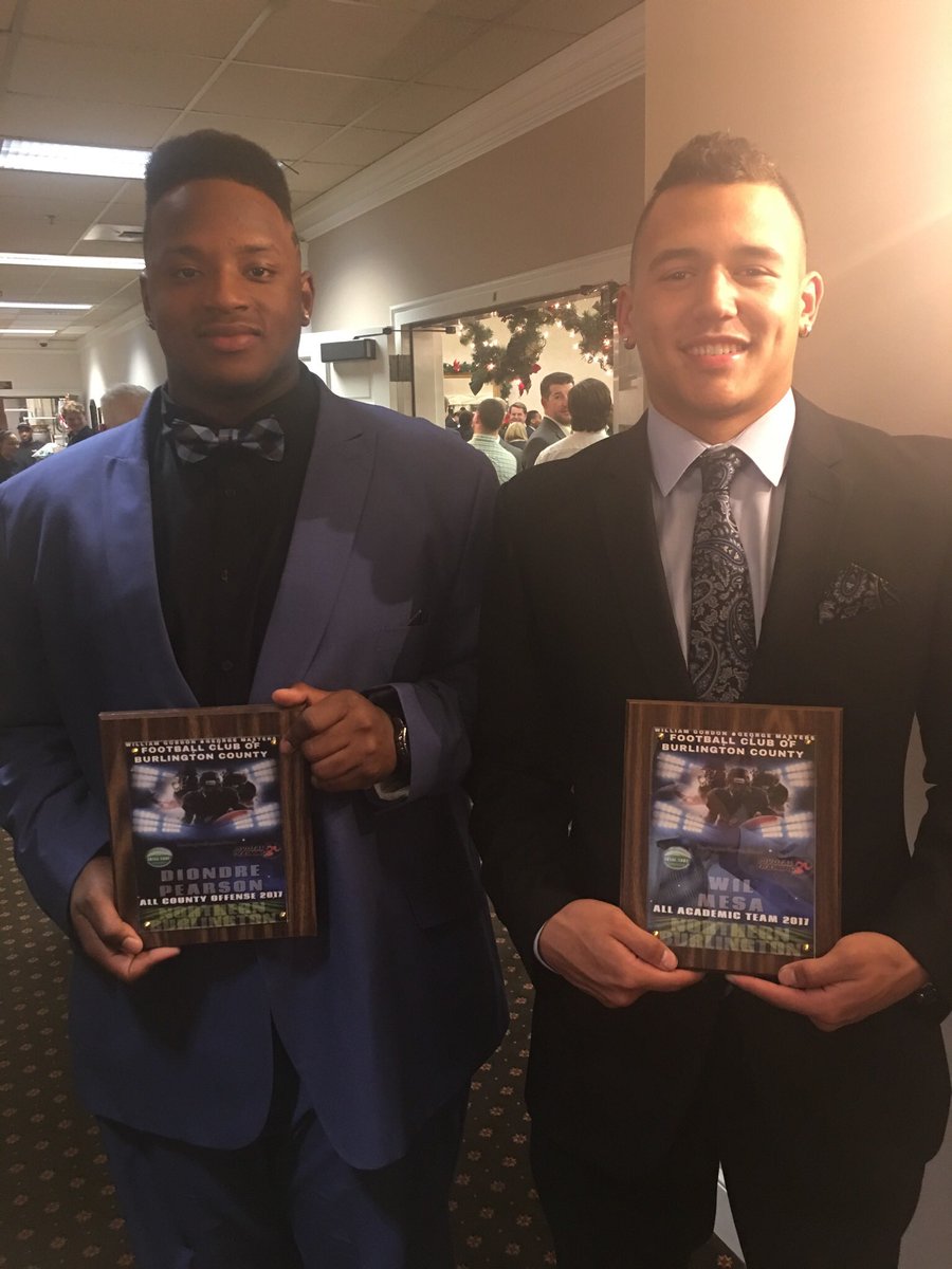 Hounds bringing home some huge honors tonight. <a href="/mesa_will/">Will Mesa</a> 1st team all academic, <a href="/DiondrePearson/">Diondre Pearson</a> 1st team all county. Awesome night!