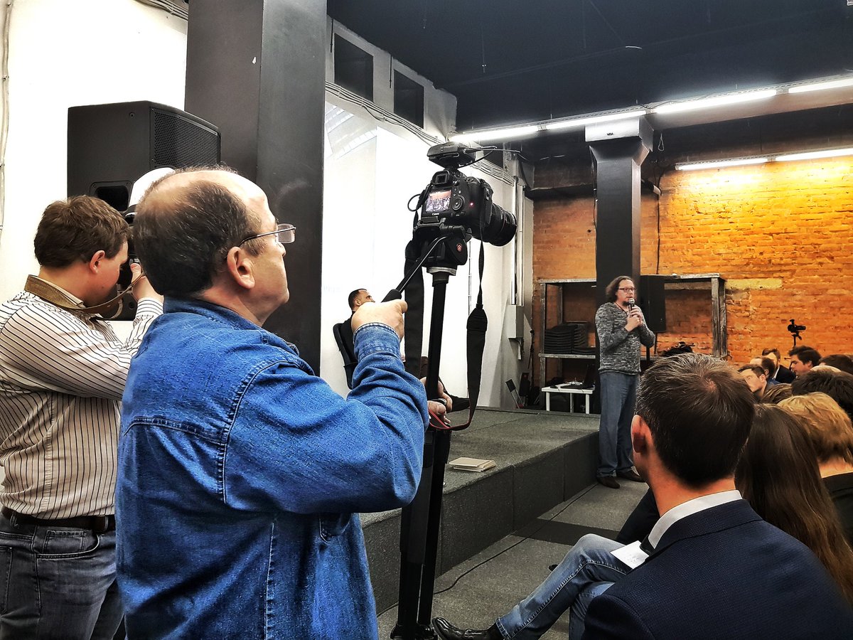 wowpolonsky's tweet photo. #ЗАВСЕХ #Полонский, как никто иной из кандидатов, близок к молодежи. И духом и мыслью. https://t.co/Yo9JbvC3kF