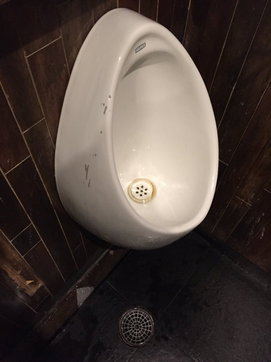 vampipe's tweet image. La fiesta de #ElPulso2M cada vez está mejor. Me acabo de encontrar $1 peso.