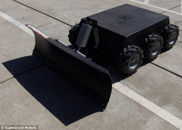 TheTechJournal's tweet image. Meet The #Robot That Can Clear Away Snow From Roads goo.gl/SHoVnW #superdroidrobots