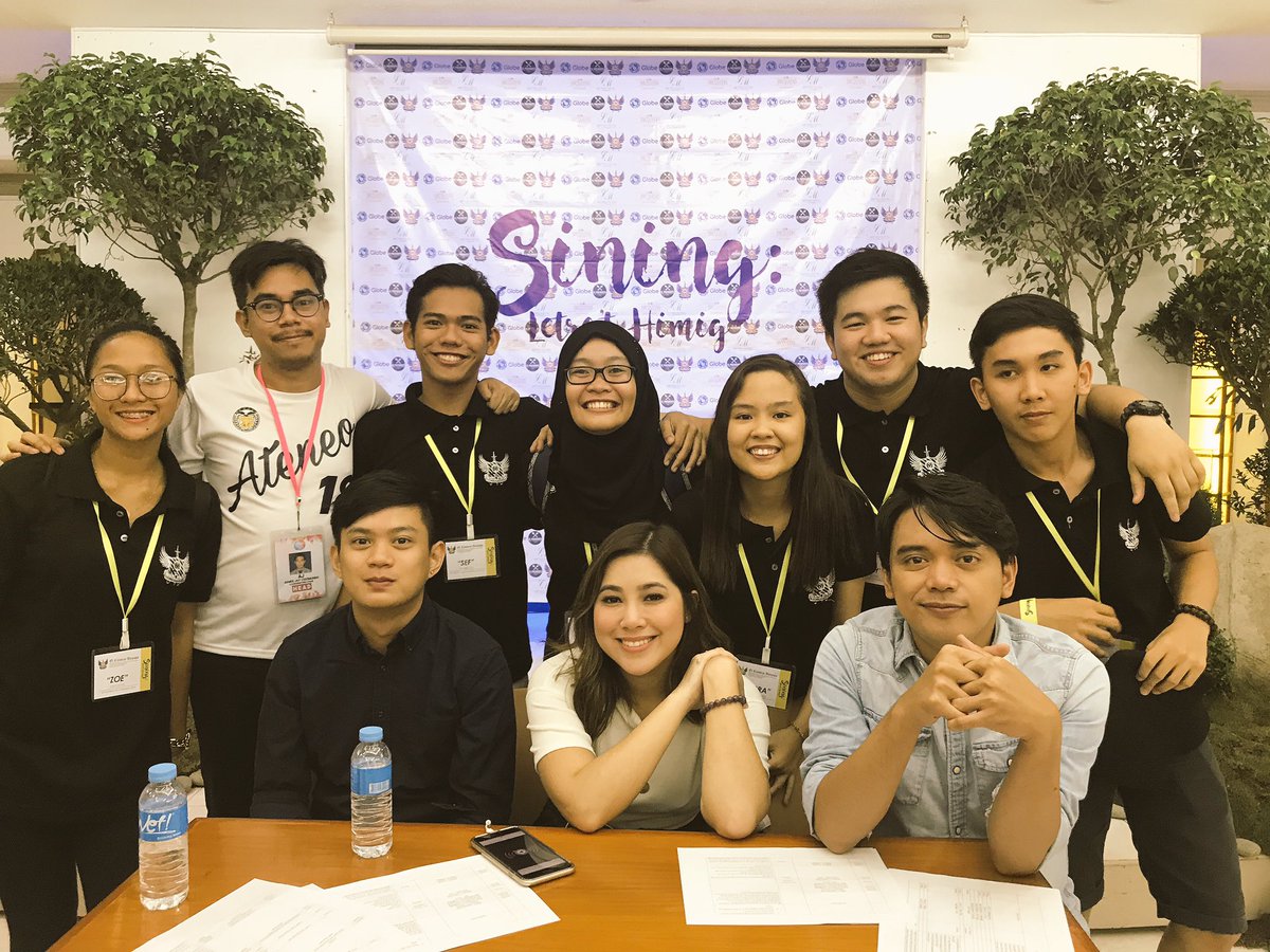 zoeecuevas's tweet photo. Naging PA nina fonso and jms, DJ ng radyo atenista, nakapagpicture kay Fr. Karel and Ash, and of course spent my entire atfest with my Comm fam π Summary of my #AtFest2017 π https://t.co/kmefE83Wub