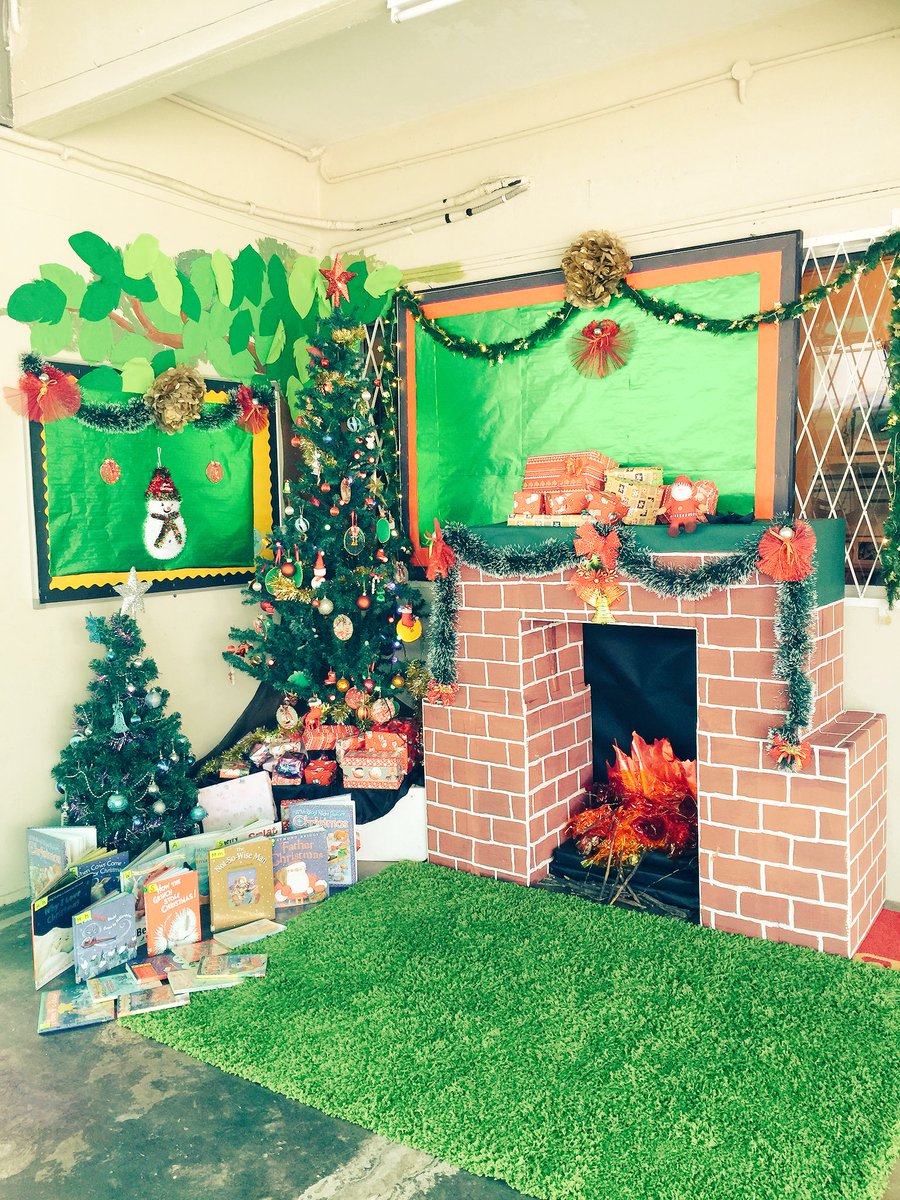 amy2kyo's tweet photo. Get your hands warmed up with some cool Christmas stories at our GISK Book Booth. #GISKuantan #GISlearning https://t.co/1D6s2bsZgx