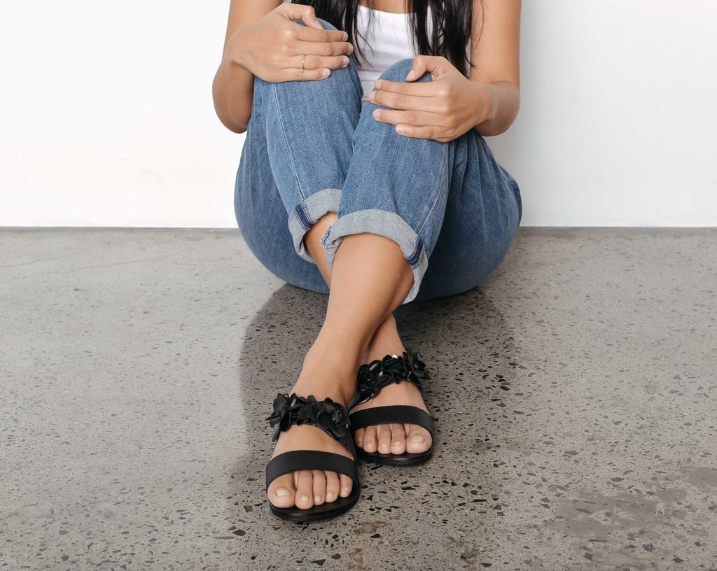 Renegade_Folk's tweet photo. All handmade, with no two pairs exactly alike, we've dressed up our classic Day by Day with flowers for this season's #HigherLove 💐 #ownyourstep https://t.co/bYRc3TDmNN https://t.co/SUeUdwXvqN