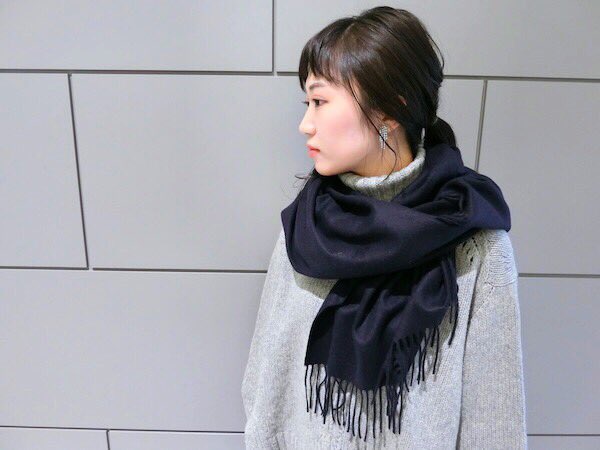 moggie_online's tweet photo. 17AW PICKUP‼️
あったかアイテムシリーズ🤭
#maisoneureka
ベースボールキャップ/blue着用
他color👉ivory、red
#QUEENEANDBELLE
マフラー/black着用
他color👉gray
#marcomonde
ニットキャップ/black着用
他color👉navy
#demylee
カシミヤストール/navy着用
他color👉L.gray
#moggiecoop https://t.co/qPRIYzdkH2