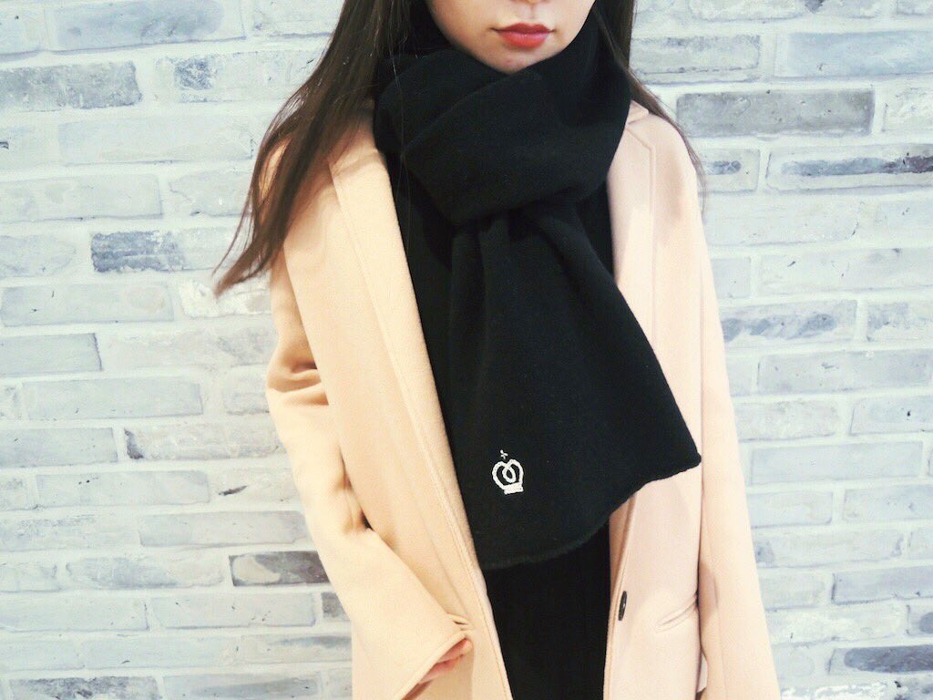 moggie_online's tweet photo. 17AW PICKUP‼️
あったかアイテムシリーズ🤭
#maisoneureka
ベースボールキャップ/blue着用
他color👉ivory、red
#QUEENEANDBELLE
マフラー/black着用
他color👉gray
#marcomonde
ニットキャップ/black着用
他color👉navy
#demylee
カシミヤストール/navy着用
他color👉L.gray
#moggiecoop https://t.co/qPRIYzdkH2
