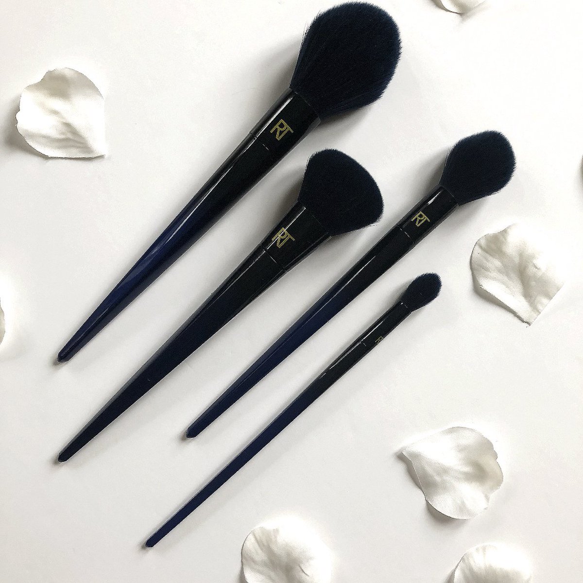 TashBraniff's tweet photo. I am loving my Real Techniques Powder Bleu brushes! Especially the Soft Complexion ❤️@Influenster @RealTechniques #PowderBleu #Complimentary https://t.co/lnODKvbqrF
