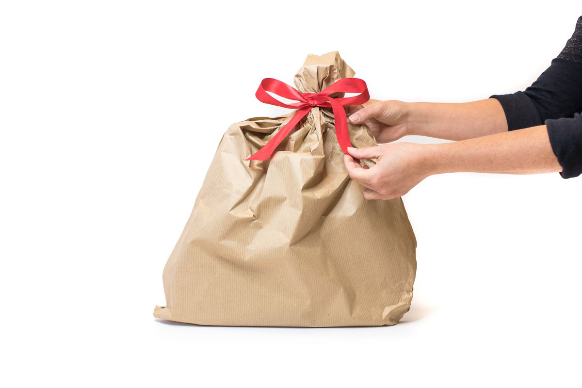 gloedcom's tweet image. Dat er een zekere magie heerst rondom uitpakken, bewijzen de 67 miljoen video’s op YouTube waarin iemand iets voor je uitpakt. Wat zorgt er nu voor dat duizenden mensen van begin tot eind blijven kijken? Lees hier meer over in de blog van Justin Muis: gloedcommunicatie.nl/blog/pak-je-ki…