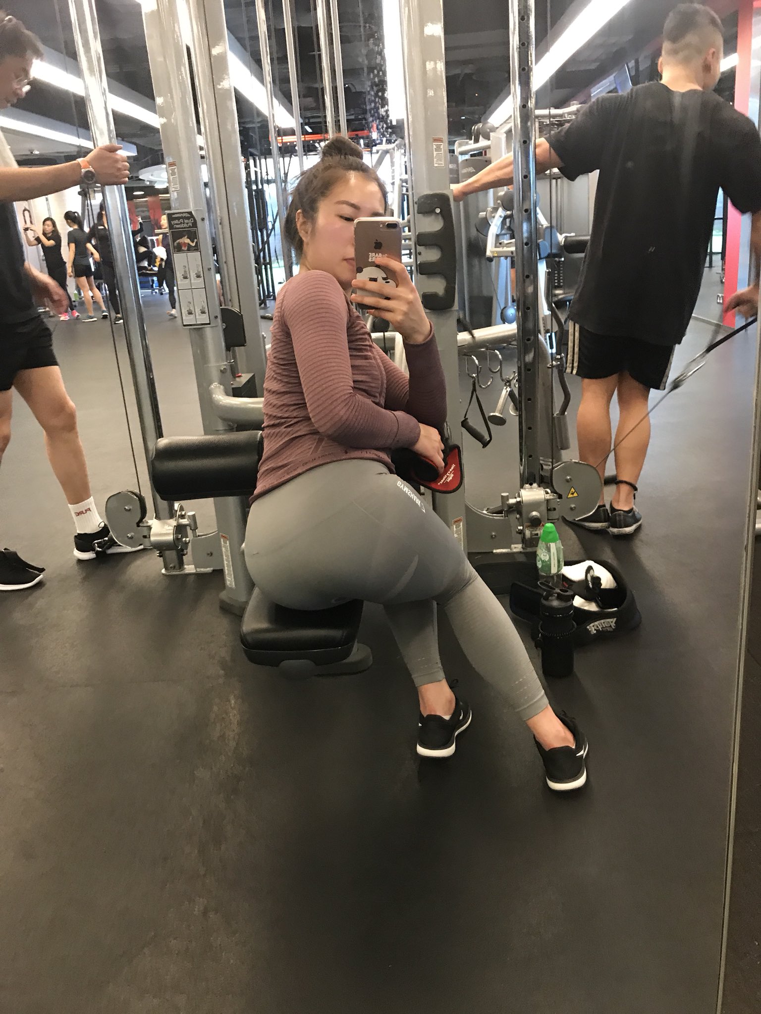 Tweedlets on X: So disappointed with @Gymshark leggings. 😢 Not squat-  deadlift- proof ! They are only good for photos! 😠 #gymshark #booty # leggings  / X