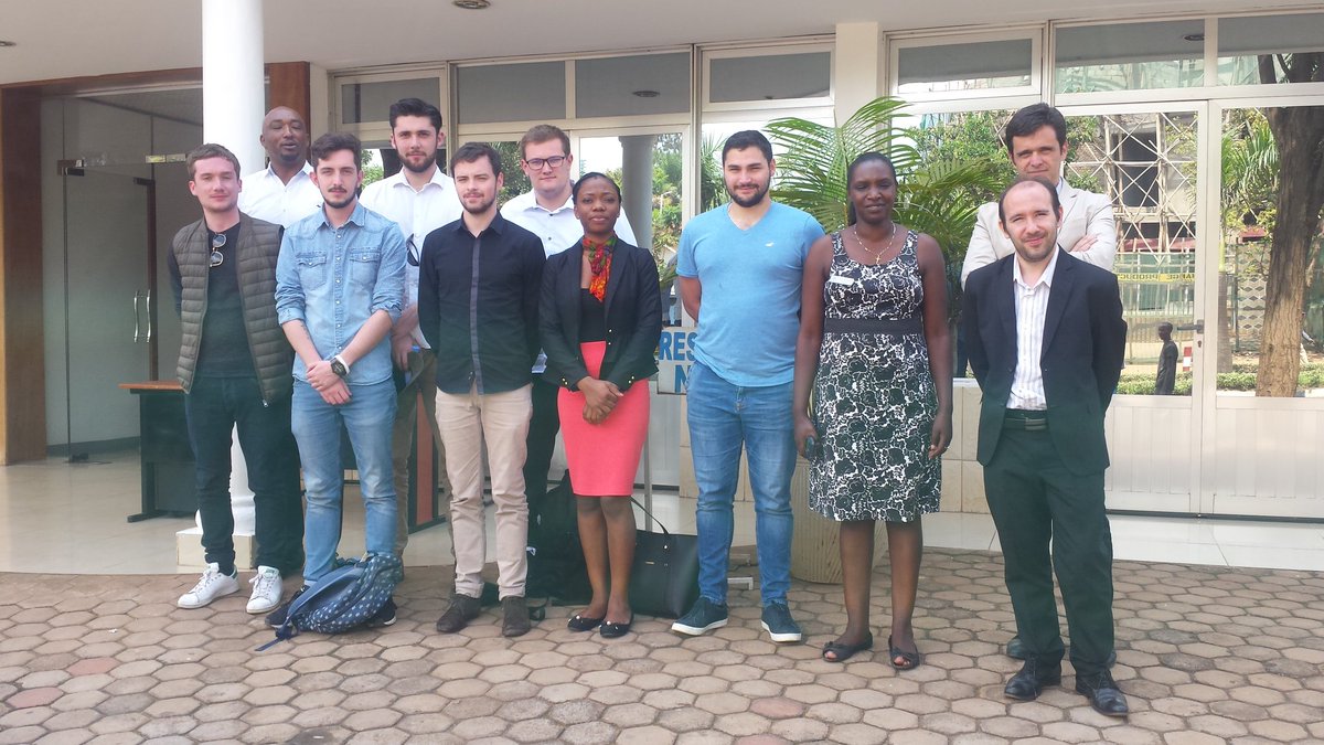 RwandaUnity's tweet photo. Après les discussions, les étudiants de l' @UnivCathoOuest posent pr un groupe photo devant la CNUR @RwandaRemembers https://t.co/jsx6PXBJQr
