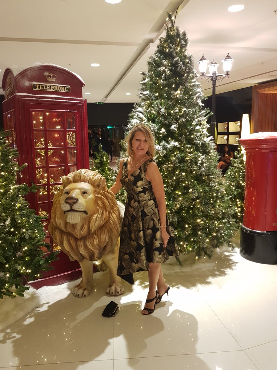 DrRharker40's tweet image. It's beginning to look a lot like Christmas! #Dr Ruth Harker at the #Aesthetics Awards 2017