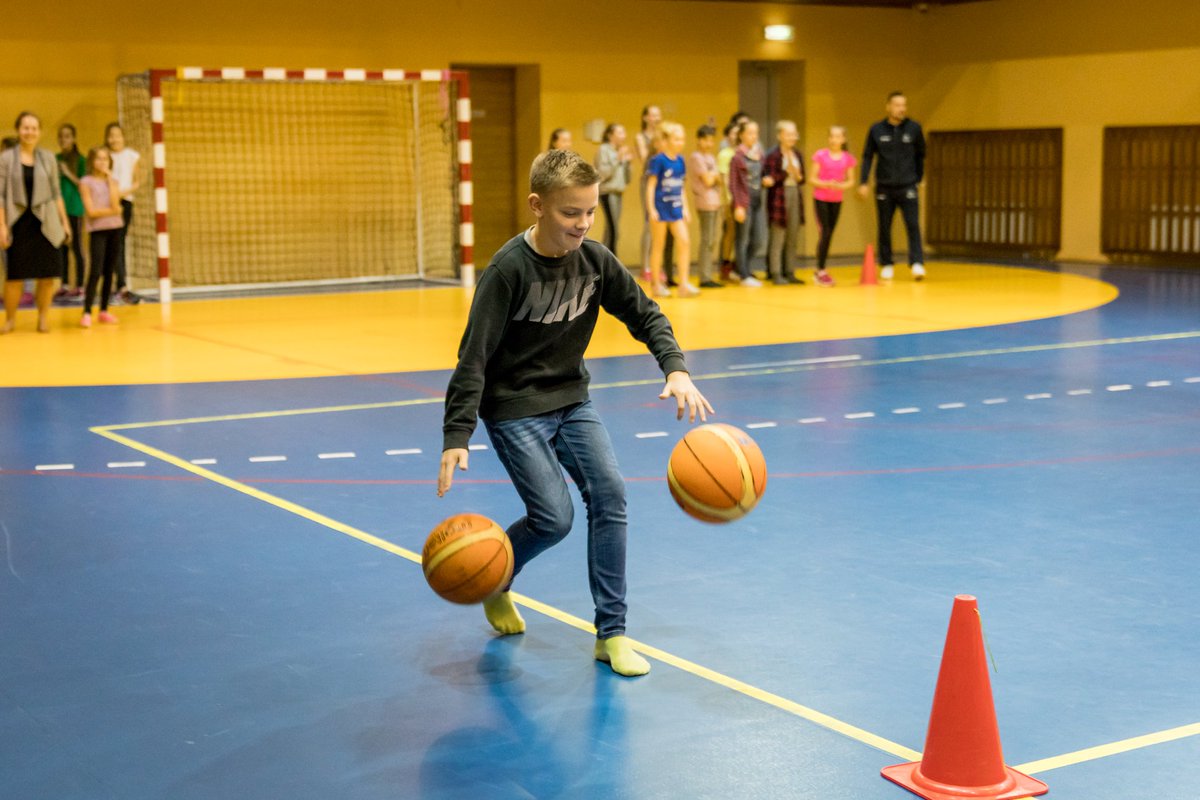 Vakar BK "Jūrmala" basketbolisti viesojās Pumpuru vidusskolā, rosinot jauniešos interesi būt aktīviem