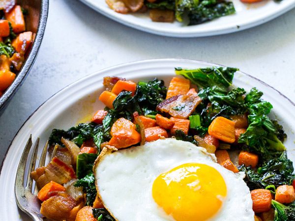 Deze heerlijke #hachee van geroosterde wortel, #bacon en #boerenkool is perfect voor in de koude wintermaanden en past binnen een #paleo of #koolhydraatarmdieet! kookse.tv/recept/hachee-…

#paleorecept #paleo #winterrecept #recepten #hoofdgerecht