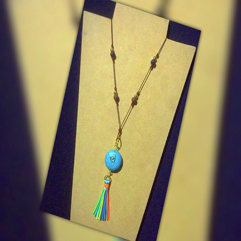 mycofre's tweet photo. #Buenosdias #feliz mitad de #semana con un #lindo #accesorio  nuestro #collar #hechoamano con #dije en #turquesa con #escobilla https://t.co/muWwT3Lq65