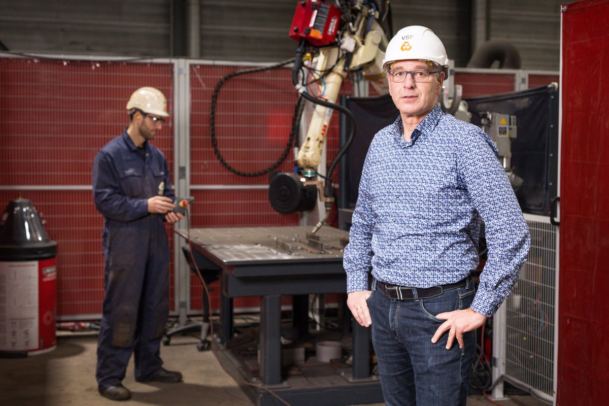 VenA_Gerard's tweet image. ‘Tijdens de koffiepauze legt robot Erica 25 lasjes’- Peter Alderliesten, @VolkerSF. Wilt u weten hoe hij tijd bespaart? Lees zijn verhaal in het digitale magazine over #robotiseren: robotiseren.vraagenaanbod.nl