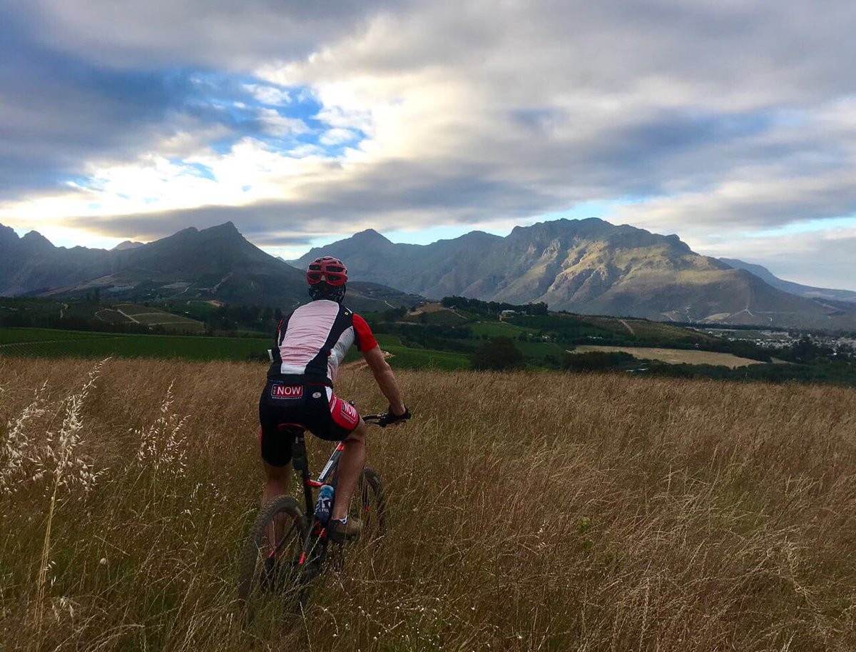 christiaangrey's tweet photo. Choose what makes you happy and start your day with that! The rest will be much easier this way around! https://t.co/nIK8hqjBhf