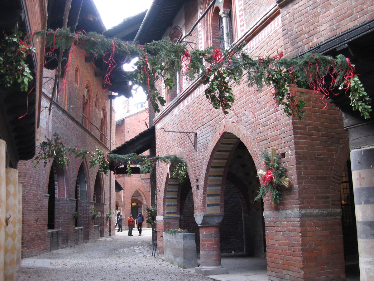 Buon Natale al #BorgoMedievaleTO. Fiabe per i più piccini tra le stanze della Rocca in compagnia di un divertente menestrello. 17 dicembre, ore 15,30.