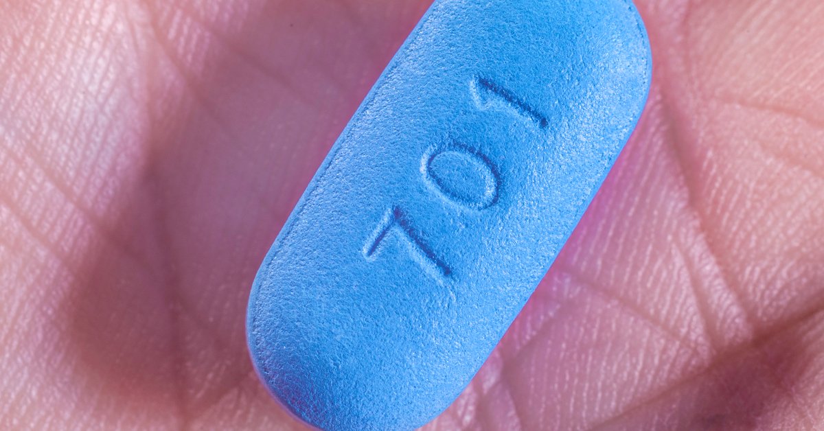 Gisteren hebben <a href="/D66/">D66</a> en <a href="/GroenLinks/">GroenLinks</a> samen een voorstel ingediend om #PrEP, de pil die hiv voorkomt, beschikbaar te maken. Hiermee kunnen onmiddellijk vele nieuwe hiv-infecties voorkomen worden: bit.ly/2nYXlvG @CorinneEllemeetmeet @PiaDijkstra