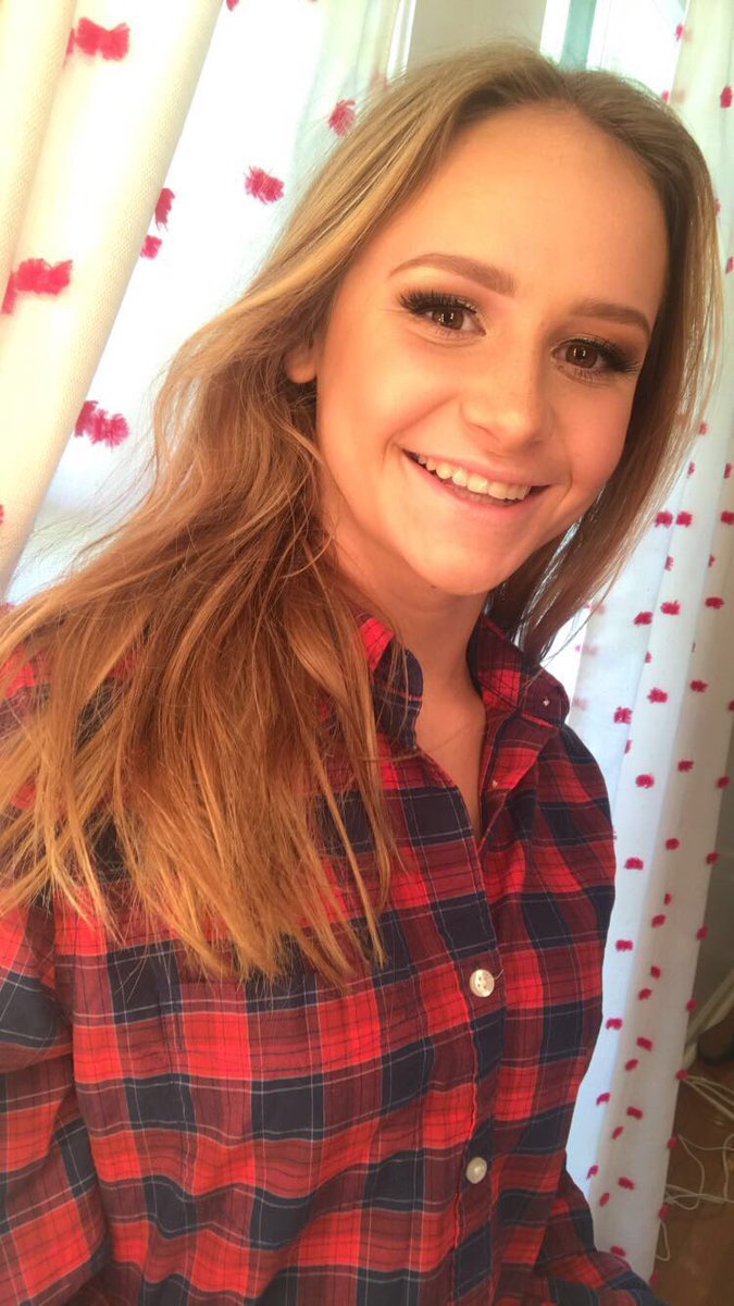 maddiegMUA's tweet photo. other simply glam hoco 2017 looks‼️ #hoco2017 #makeup https://t.co/0vJ9SK46Ca