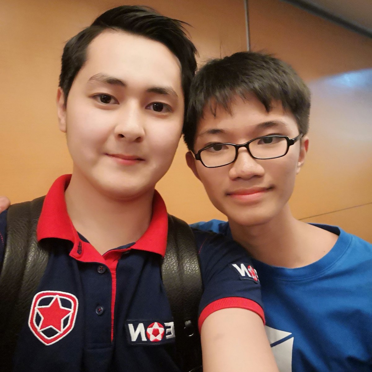 daryltang_'s tweet photo. @HObbitcsgo TY for the photo and congrats!!! https://t.co/KxnkYOkSiI
