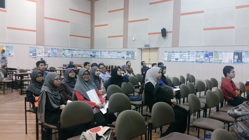 ictss_iium's tweet photo. [6TH FYP SHOWCASE]-DAY 2
[LIVE UPDATE]
Come and join us noww. We are having a movie session here in MPH, KICT 🔥🔥
#FYPicunk #FYPShowcase 
#CodesToHeaven #FYP1718 https://t.co/mvDQSVFmw3