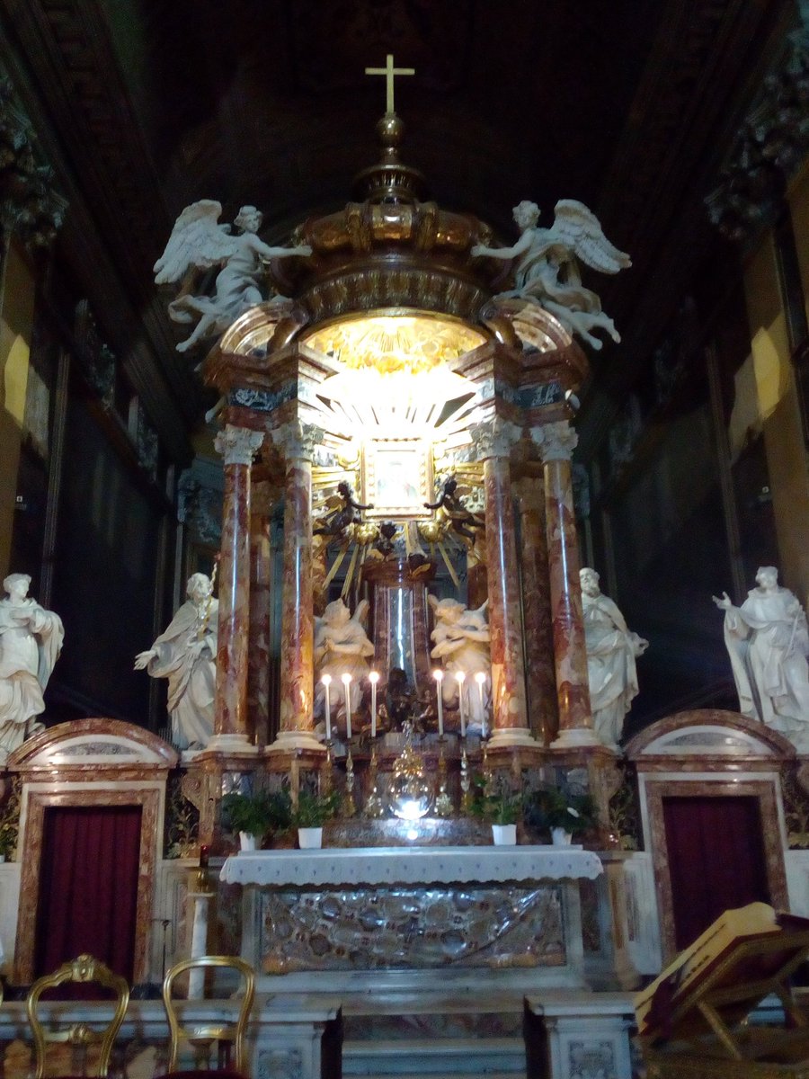 Altare Basilica Santa Maria in Traspontina, ricco e bellissimo! #romeisus #Rome #Roma #PasseggiateRoma @Turismoromaweb @BellezzaRoma @8romaamor8 @ItalyME_Roma