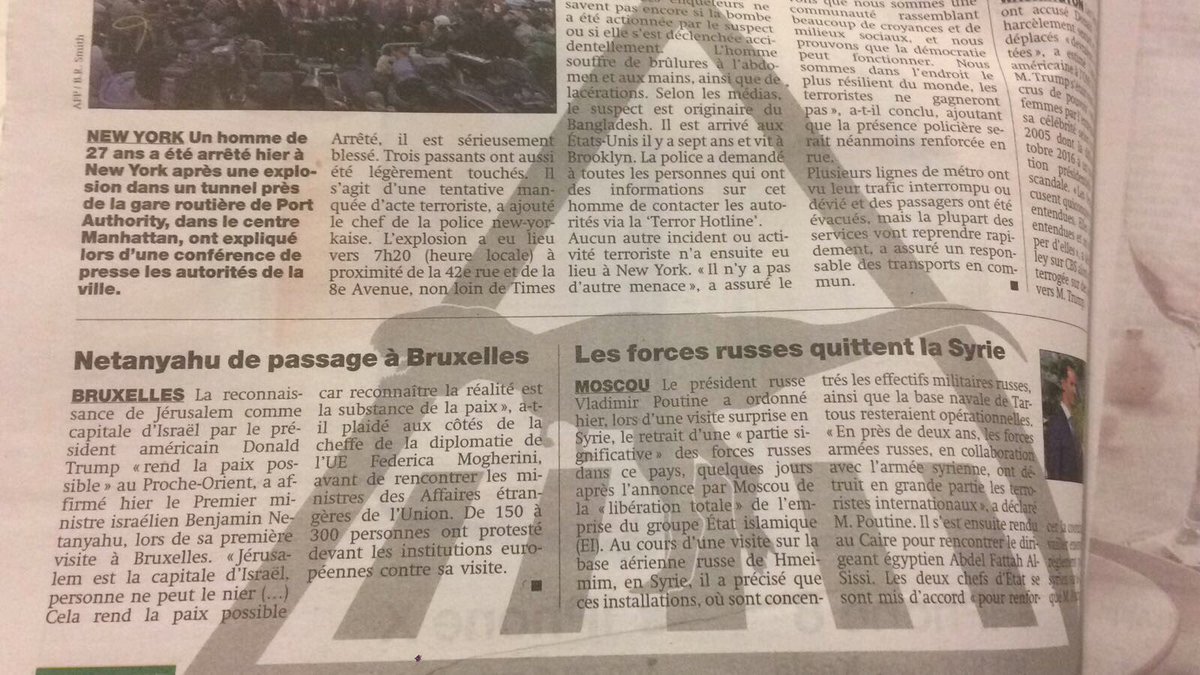 nat_sciences_be's tweet photo. Walking #dinosaurs in @metrobelgique! Where are they heading to? #staytuned https://t.co/q8UHpmiHXU