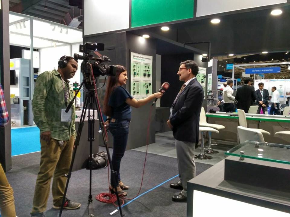 SmartIndustryIN's tweet photo. @CNBC_Awaaz in conversation with Mr. Ravi Aggarwal, Managing Director, @PepperlFuchs (India) Pvt Ltd #SISIndia17 #PressInterview #Exhibitor https://t.co/F0uYC5EasY
