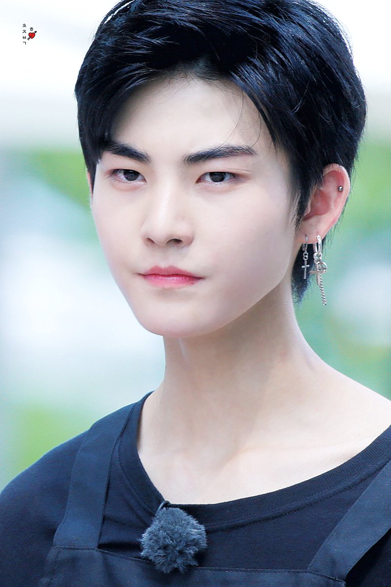 FahXiah's tweet photo. ล่าสุด เป็นลูกเจ้าของร้านทอง เออ เหมือน 55555555555555555555555555555555 https://t.co/FBtbA7IHzd