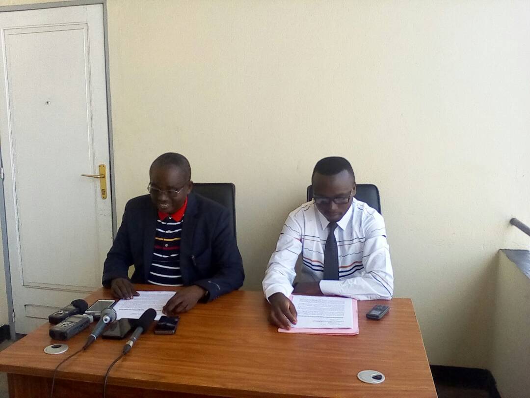 Ikiriho's tweet photo. #PISC_Burundi et #CAPES+ animent conjointement un point de presse en rapport avec les récentes discussions du dialogue inter-#Burundi à #Arusha du 27 novembre au 8 décembre 2017 https://t.co/hE3OuraE61