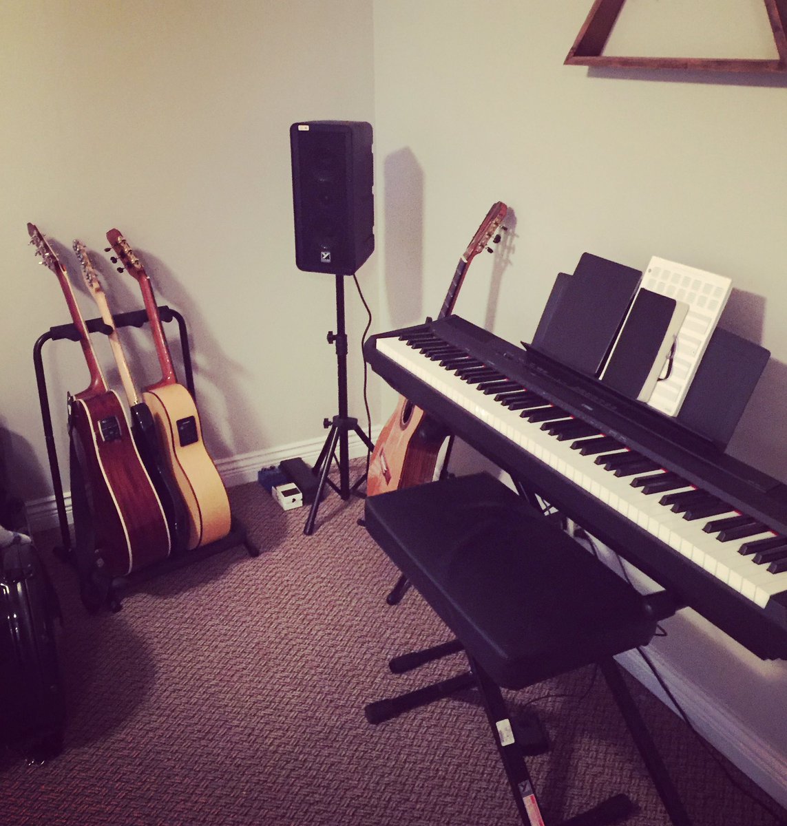 mfabromusic's tweet photo. The practice nook ;) #makingmusic https://t.co/1XfdlkzCn3