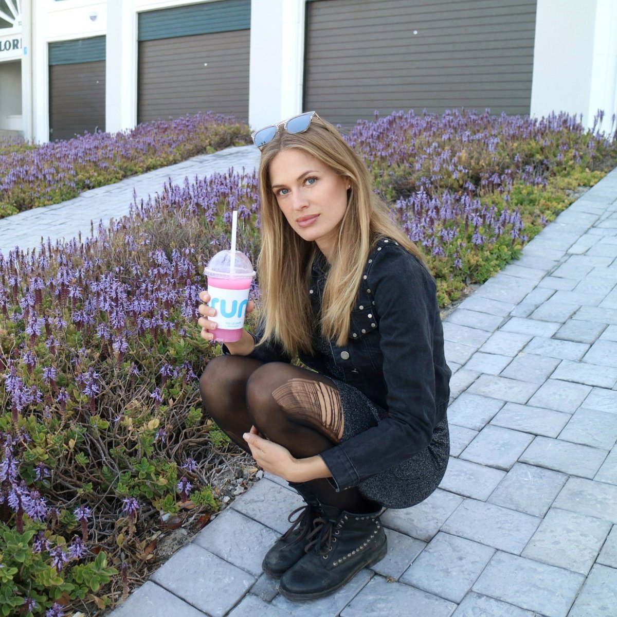 Confidence is silent, insecurities are loud ☆
 #fashion#streetstyle
#styling: <a href="/glamzza/">Glamzza</a>
🍹🍓: @osumo_sa .