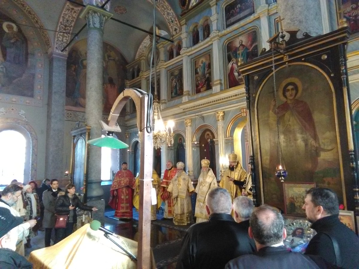 Празнична Света Литургия отслужена от четирима митрополити в храм Св. Параскева посветена на 140 годишнината от освобождението на град Плевен от турско робство.Вечна слава на героите паднали за свободата на България!