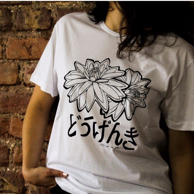 Çiçeğinize su vermeyi unutuyorsanız japon çiçekli tshirt'ümüzü giyinebilirsiniz.