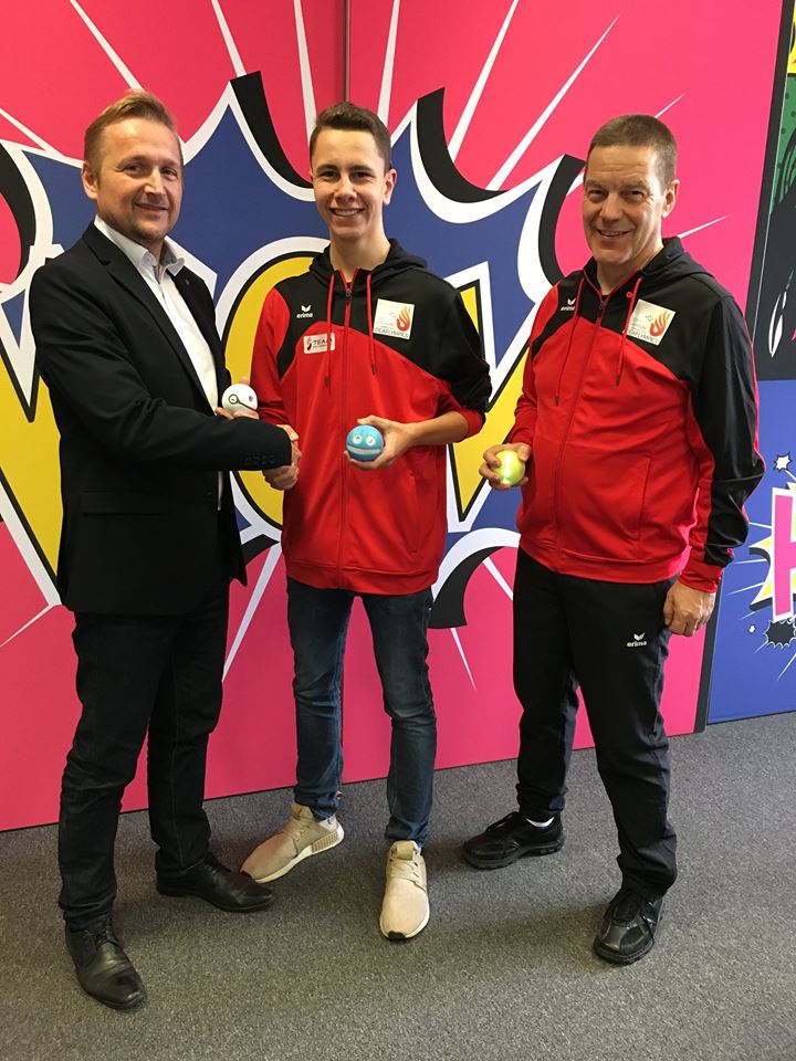 With Lukas Krämer we support an absolute top athlete with the SimyBall!
Lukas is deaf from birth. He is a member of the ögsv national team and the Austrian U18 national team. He is currently preparing for the 1th Youth Deaflympics 2019 in Argentina. All the best #mentaltraining