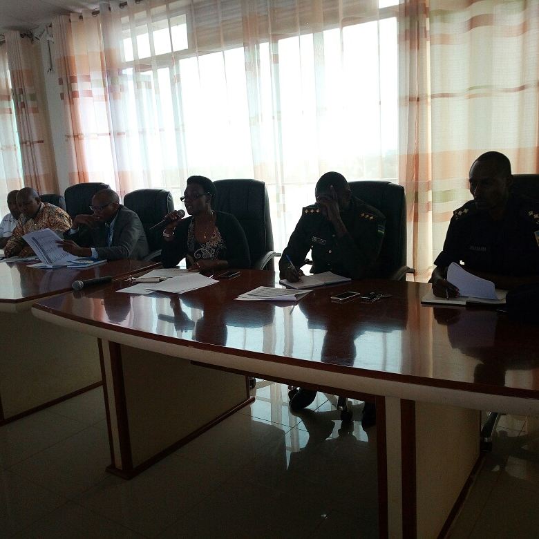 KayonzaDistrict's tweet photo. Inama Ngishwanama ku #misoro n'amahoro idasanzweTax Advisory Council (TAC), yateranye irimo kwiga ku buryo igikorwa cyo kwakira #amahoro y'ubutaka kigomba kurangirana n'itariki ya 31/12/2017, hanafatirwe hamwe ingamba zihamye zo kumenyekanisha hirya no hino icyo gikorwa #imisoro https://t.co/dCmafNOV1Y