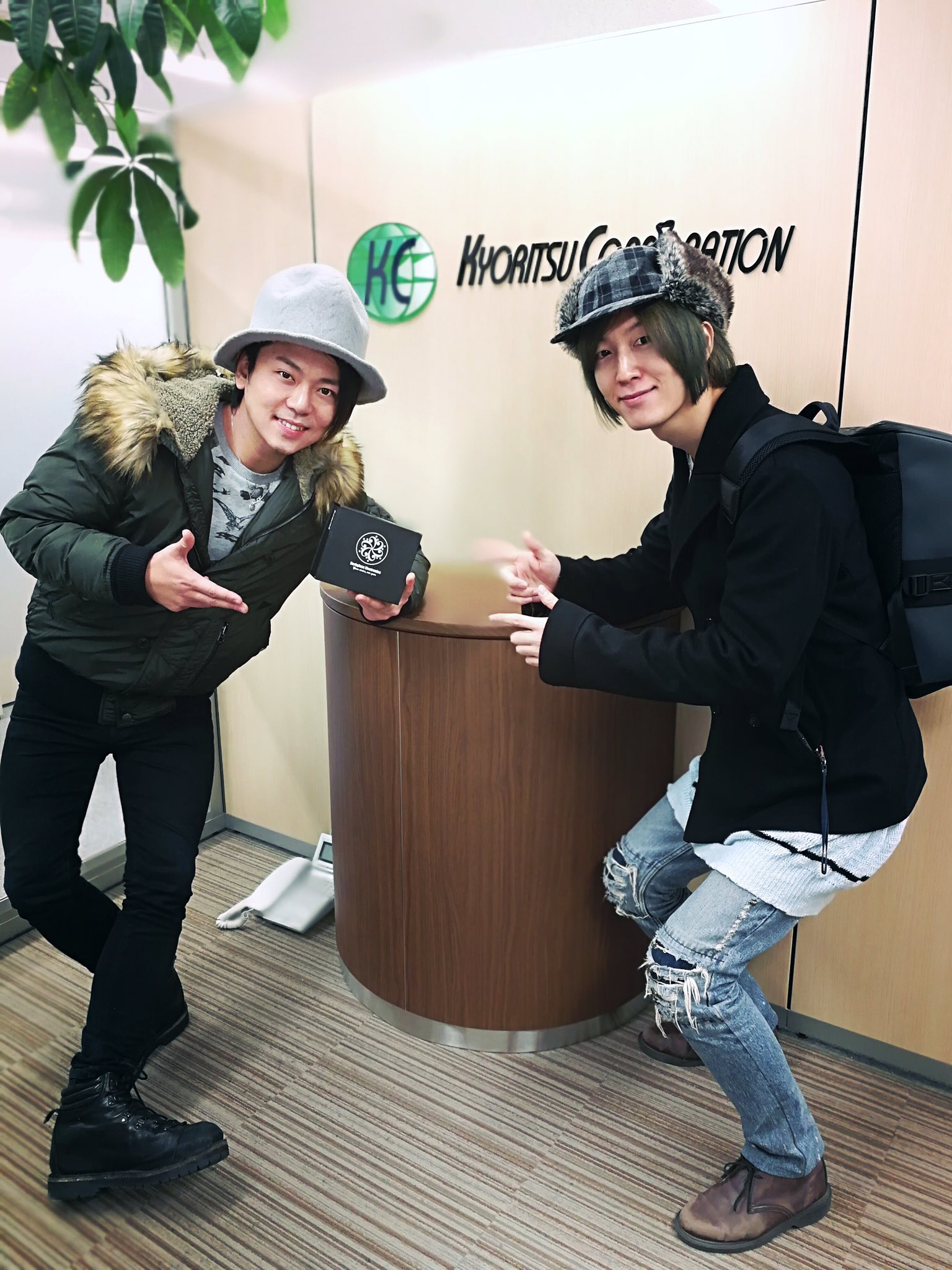 キョーリツコーポレーション 鈴木渉さんと鎌田紘輔さんにご来社いただきました 偶然の再会 戦友 止まないヴォイスカウント Darkglass Evans Daddario Nyxl Alphaomega 付き合うならalphaomega 結婚するならvintagedeluxe T Co