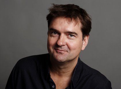 muziekcafe_'s tweet photo. In maart 2018 komt @Pauldemunnik met een nieuw album. De gelijknamige titelsong ‘Goed Jaar’ zal hij aanstaande zaterdag alvast ten gehore brengen tijdens Muziekcafé! Meer info: https://t.co/t0J9jEComT https://t.co/tbeQ3udrfa