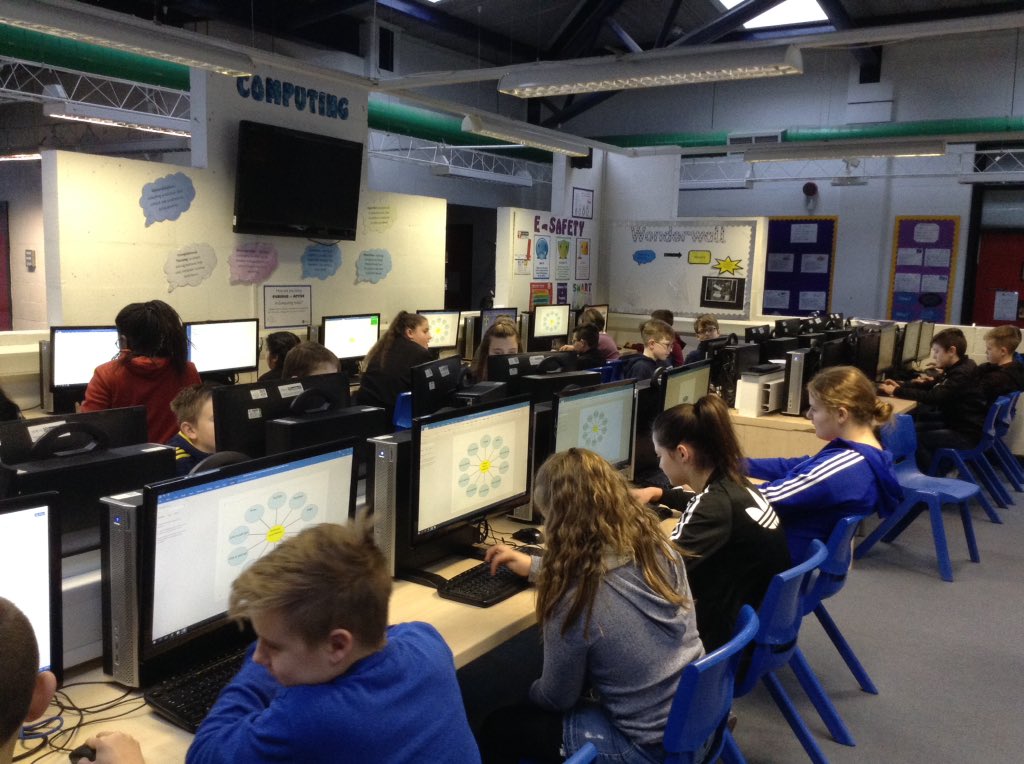 Year 7 are enjoying a session on social media and how to use it responsibly <a href="/StBedesMiddle/">St Bede's Catholic Middle School (Academy)</a> #smsc #education #socialmedia #staysafeonline