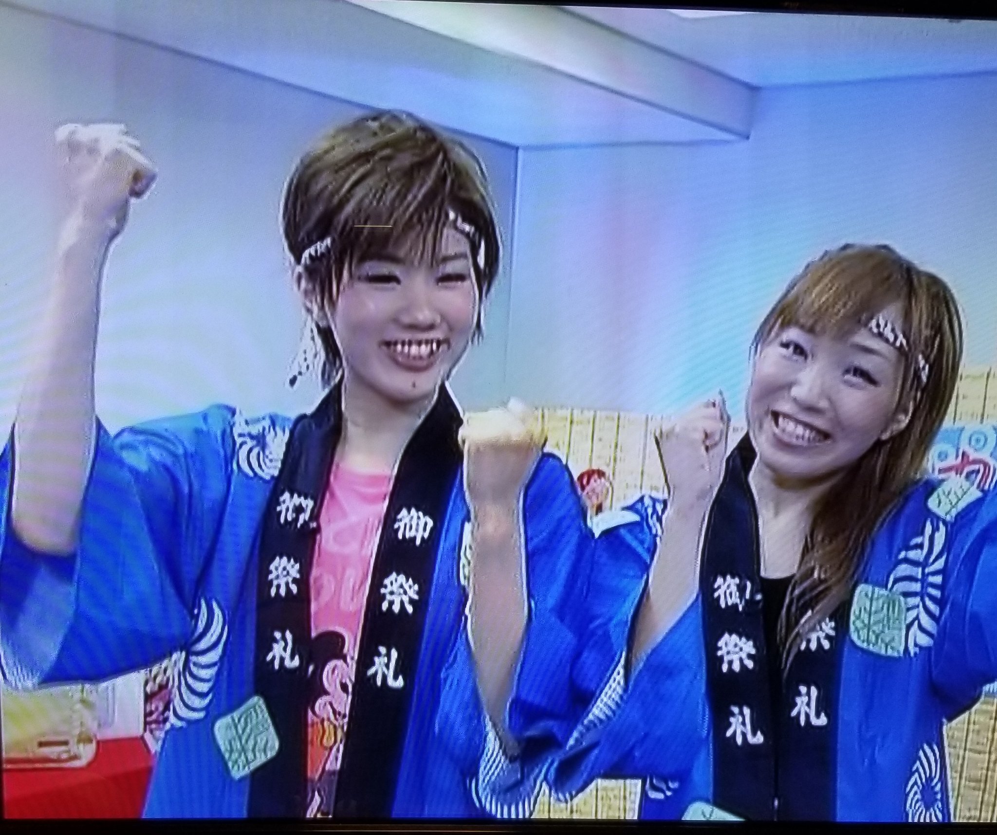 Vivi未来 彩風咲奈 スカイフェアリーズ もう これ 誰 若い あどけない 可愛い ミッキーさん着てる 夏祭りに白ブーツ 7年たつとこんな豪快なダントンさんに変化すると誰が予想舌でしょうか 輪投げ入らなくてちょっとしょげ気味の咲ちゃんも可愛かっ