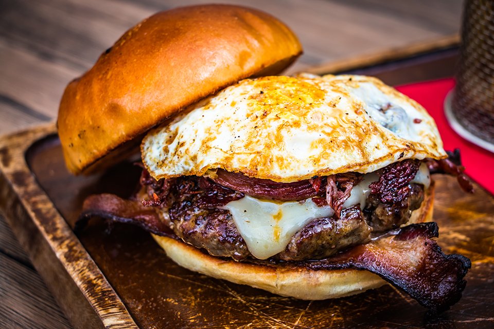 AmTapHouse's tweet image. Our Hangover Burger is the perfect cure for any mood you may be in! #americantaphousemb #americantaphouse #broadwayatthebeach