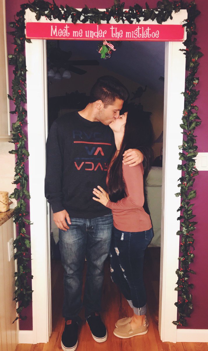 Amanda_Mobergg's tweet photo. It’s always “the most wonderful time of the year” with you ❤️❄️ https://t.co/4IYWcoCUqc