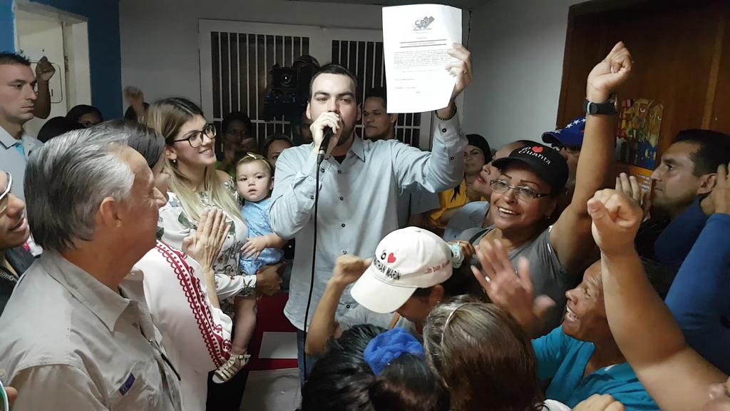 MarceloGalvis's tweet photo. Me llené de alegría junto al pueblo y no los voy a defraudar, confiaron en mi y junto a ustedes seguiremos trabajando para hacer de #Guanta el mejor municipio del estado #Anzoátegui #TodosJuntosPorGuanta @NicolasMaduro @dcabellor @psuvaristobulo https://t.co/77RwWmOYTv