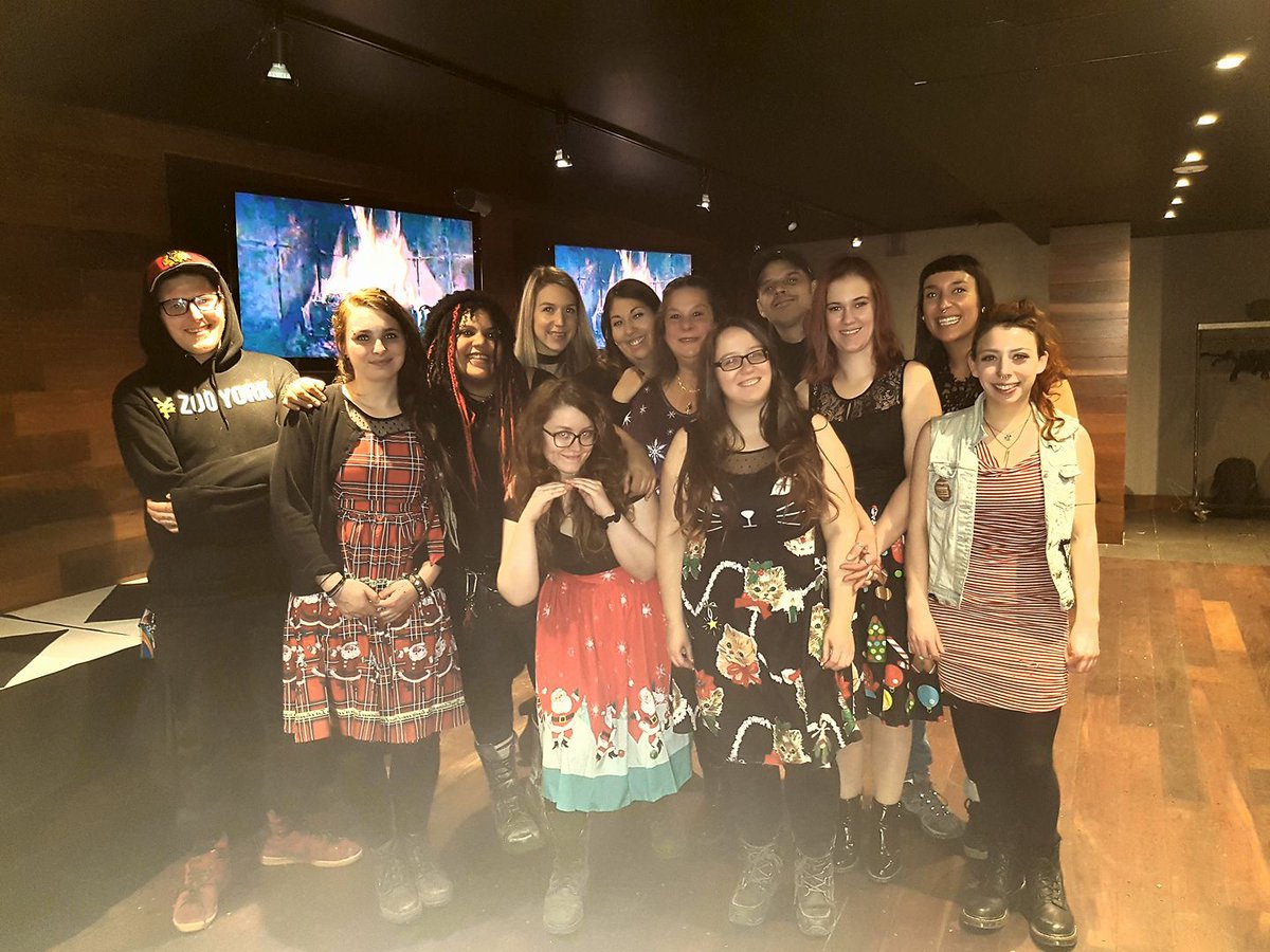 L'équipe du SIS/site fixe vous souhaite un joyeux temps des fêtes ! Le ♥ festif, nous resterons ouverts durant le temps des fêtes afin d'accueillir nos usagers pour le bien être de la communauté ce que nous faisons et ce qui nous a été transmis avec passion depuis plus de 25 ans