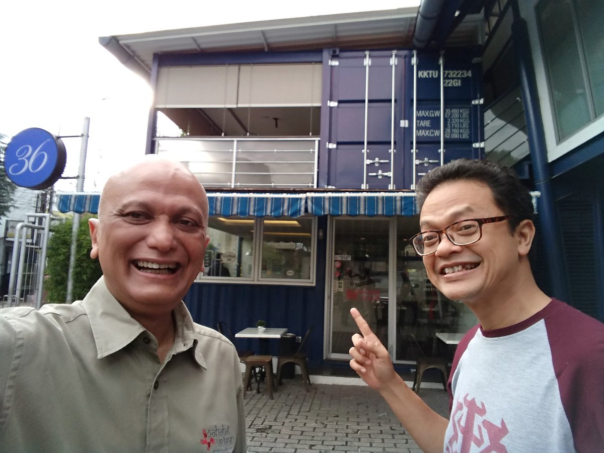 sahabat_veteran's tweet photo. 13/12/17
.
#Ngobrol, #ngerumpi, #diskusi, #makan, #ngopi, #ngemil...
Bisa #ngumpul 4 dari 8 pengurus #SahabatVeteran #SahabatNegeri lumayan lah... #Alhamdulillah...
.
@sahabat_veteran
https://t.co/rT2uz7n1ow
@sahabat_negeri
https://t.co/YuJgj2FDzm https://t.co/C6yZgSUCzE