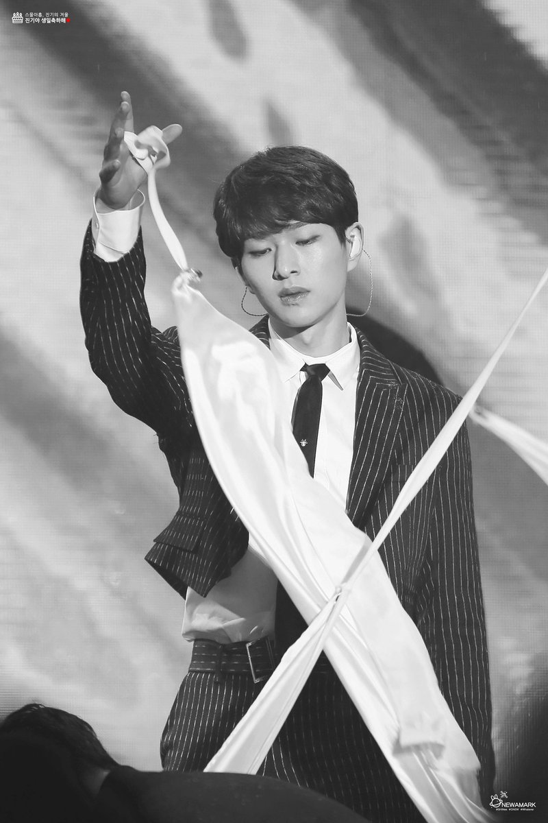 난 언제나 어디라도 온유, 너와 함께라면🐰💘

#온유야_생일축하해
#온유야_들리니_사랑해
#오늘이_바로_OnewDay
#WeLoveOnew
#HappyOnewDay
#happybirthday_Onew
#진기야_보고싶고_생일축하해