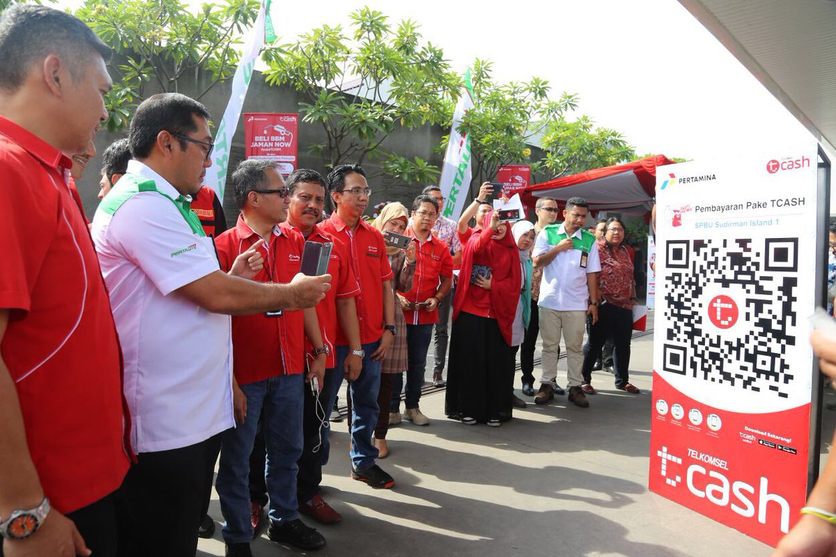 ran_ndol's tweet photo. Yuk rasain sensasinya beli BBM jaman now pake TCash, pertama di Indonesia hanya di 44.501.40&amp;41 😎🙌🏻🙌🏻 #gnnt #financialinclusion @MOR4_GM https://t.co/QlZEMQjHi4
